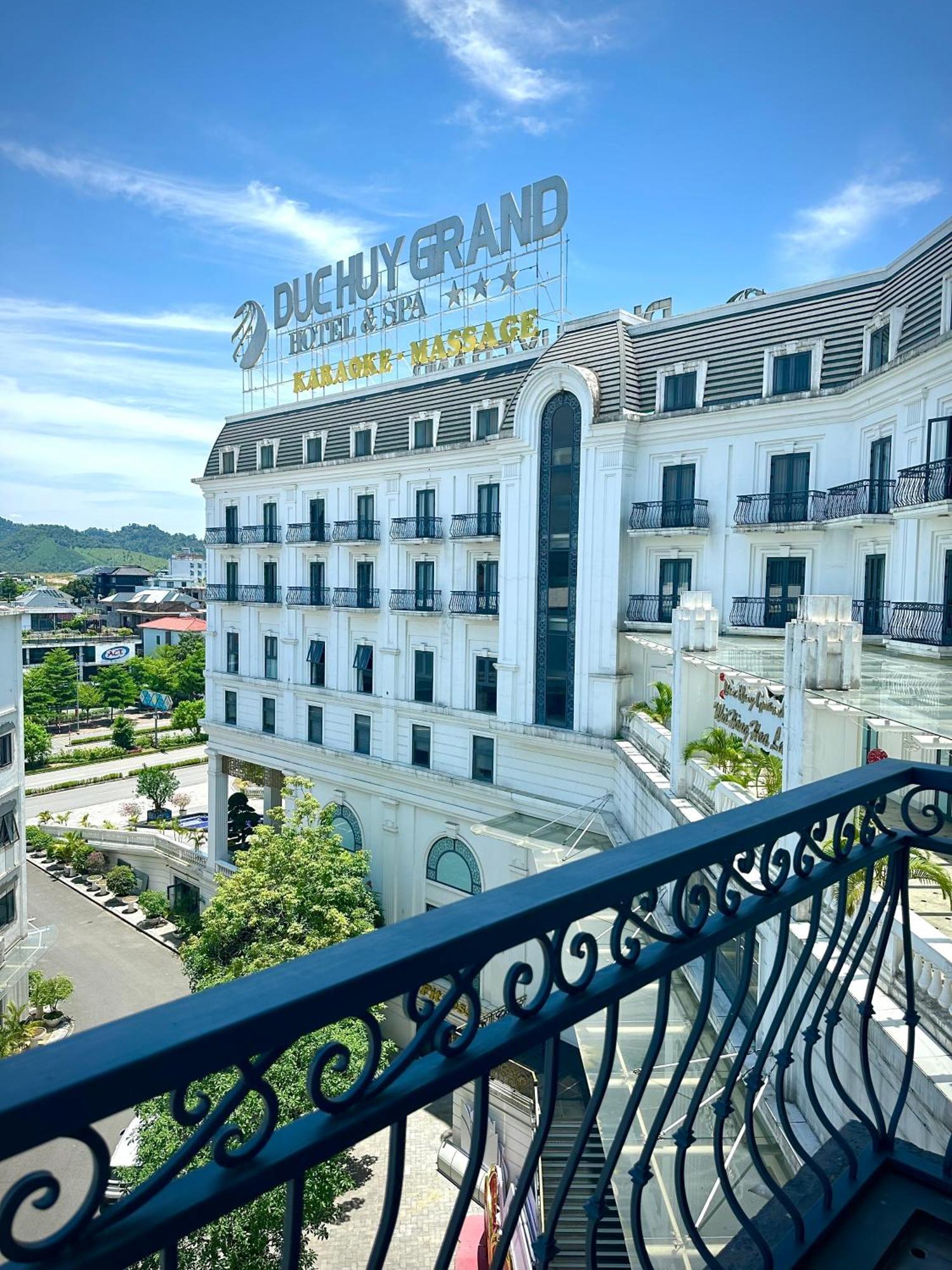 Duc Huy Grand And Отель