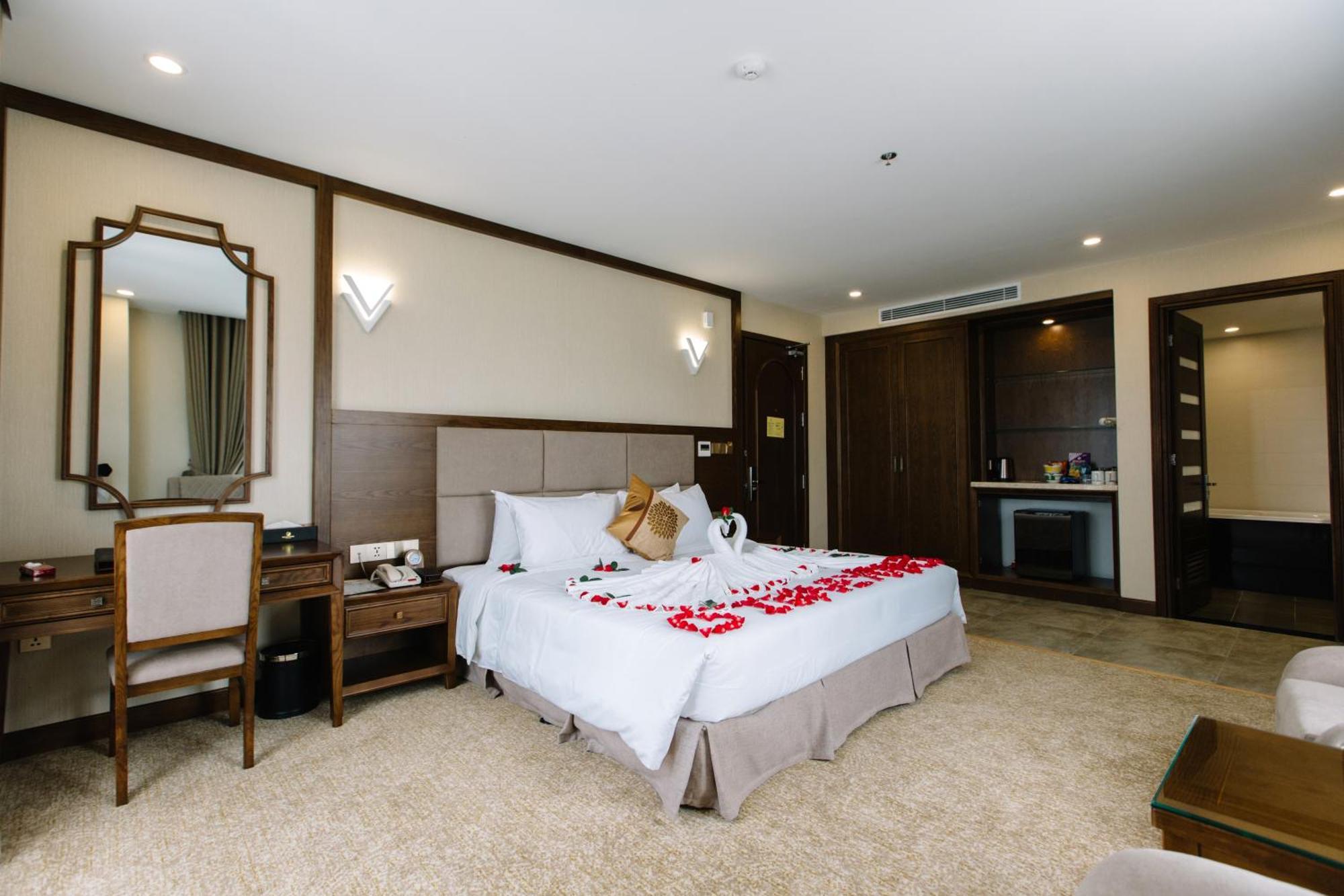 Duc Huy Grand And Отель 4*