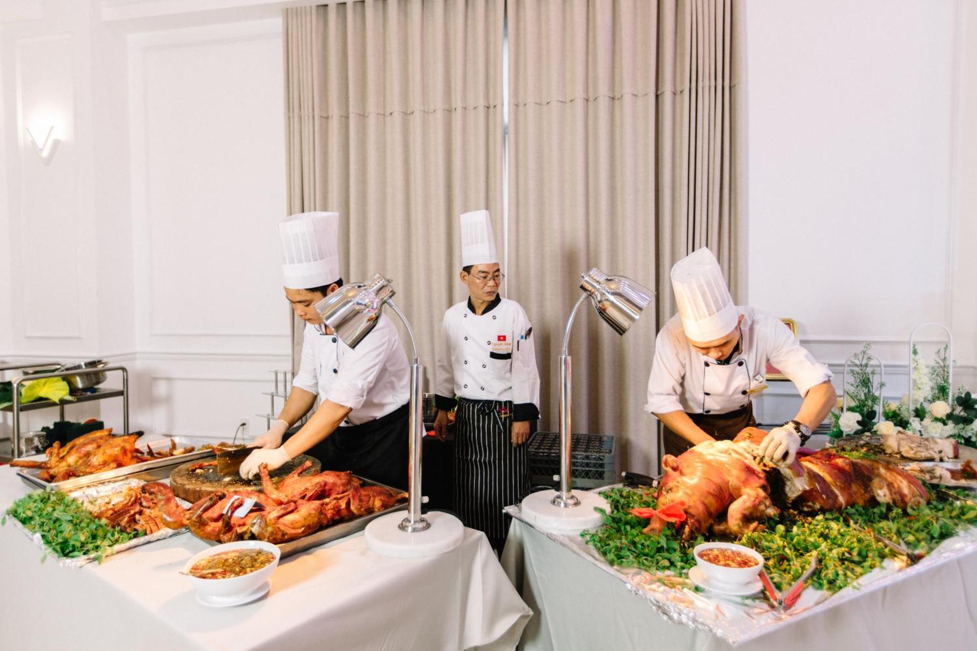 Duc Huy Grand And Отель Лаокай