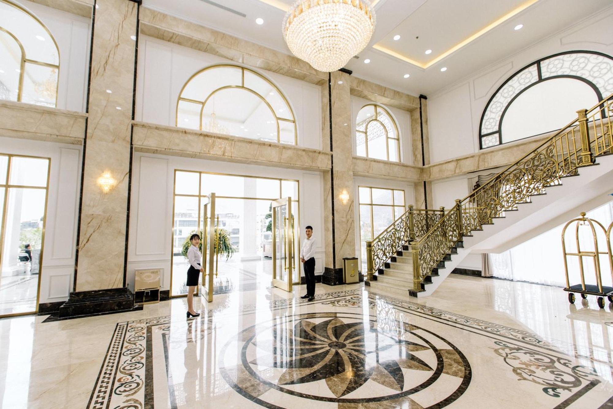 Duc Huy Grand And Отель